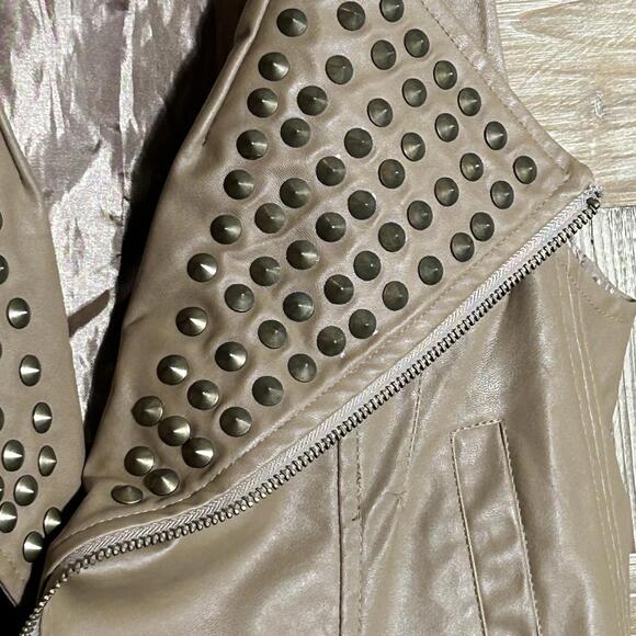 Double Zero Womens Studded Vest Sz Small Tan Faux Leather Bikercore - Picture 3 of 8